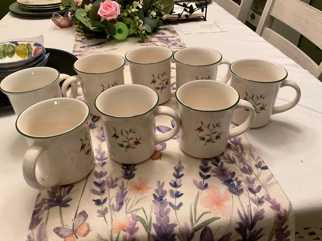 Pfaltzgraff Winterberry Flat Bottom Coffee Mugs Set of 8 Perfect Condition 8 oz.